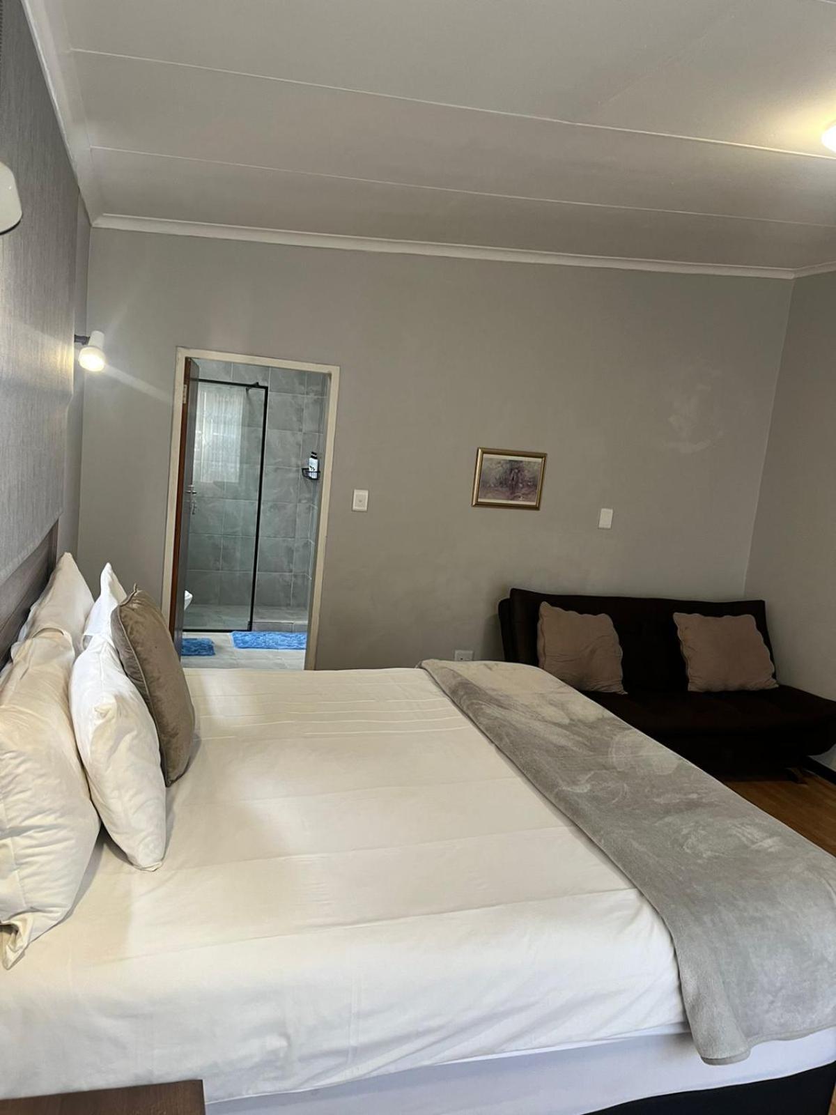 African Kingdom Guest House Боксбург Экстерьер фото